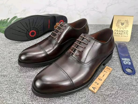 A picture of Men s shoes