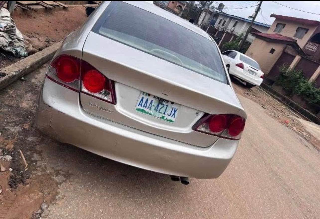 A picture of Honda civic 2007 model available buy and drive engine gear