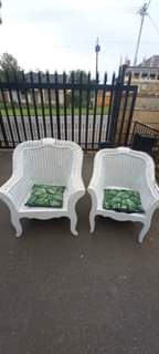 A picture of am selling this chairs is in every every good condition