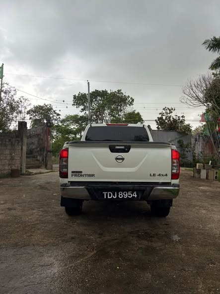 nissan np300