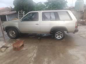 A picture of Old model Nissan pathfinder Is available with good condition engine