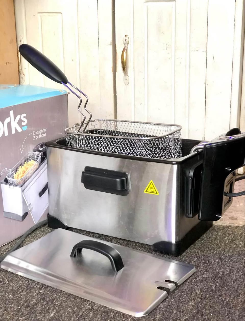 A picture of Deep fryers are available