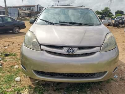 A picture of Awoof 2006 7 Toyota