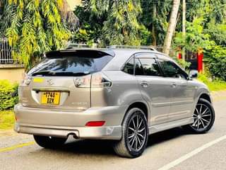 A picture of TOYOTA HARRIER