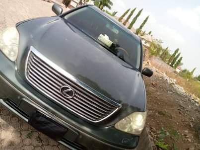 A picture of Lexus ls 430 2005 model Clean and very sharp Factory