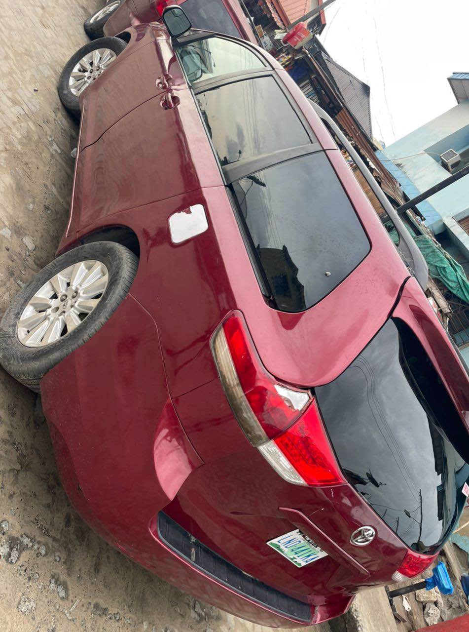 A picture of Toyota sienna 2011 Price 6 8m to owner settlement 300k