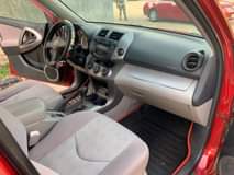 A picture of 3 seaters 2009 Toyota RAV4 in premium condition and everything