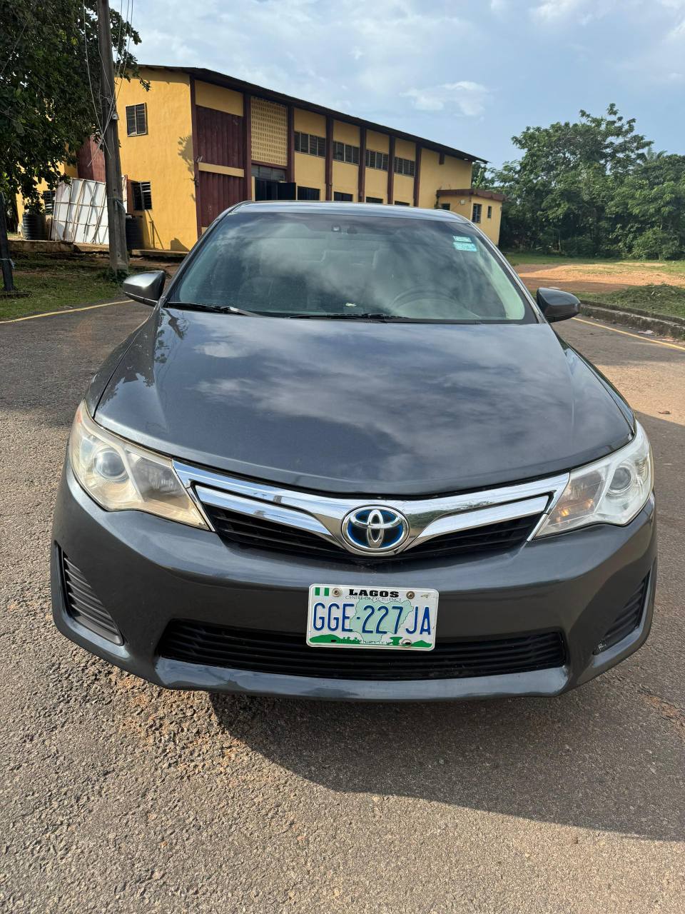 A picture of Toyota Camry 2012..
