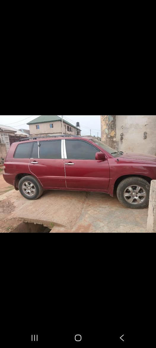 A picture of 2004 Toyota highlander