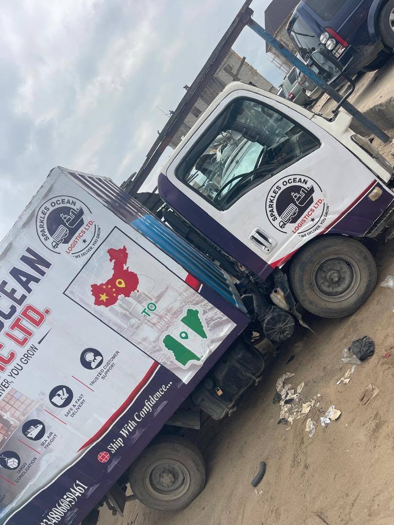 A picture of Isuzu trust used engine and gear perfect good condition