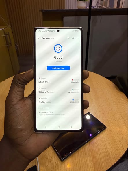 A picture of Note 10 plus
