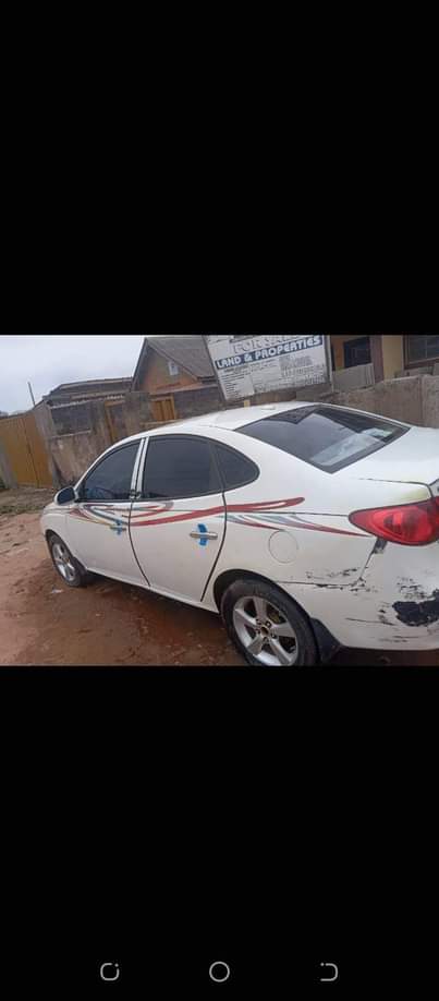 A picture of Hyundai Elantra 06