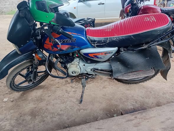 bajaj boxer