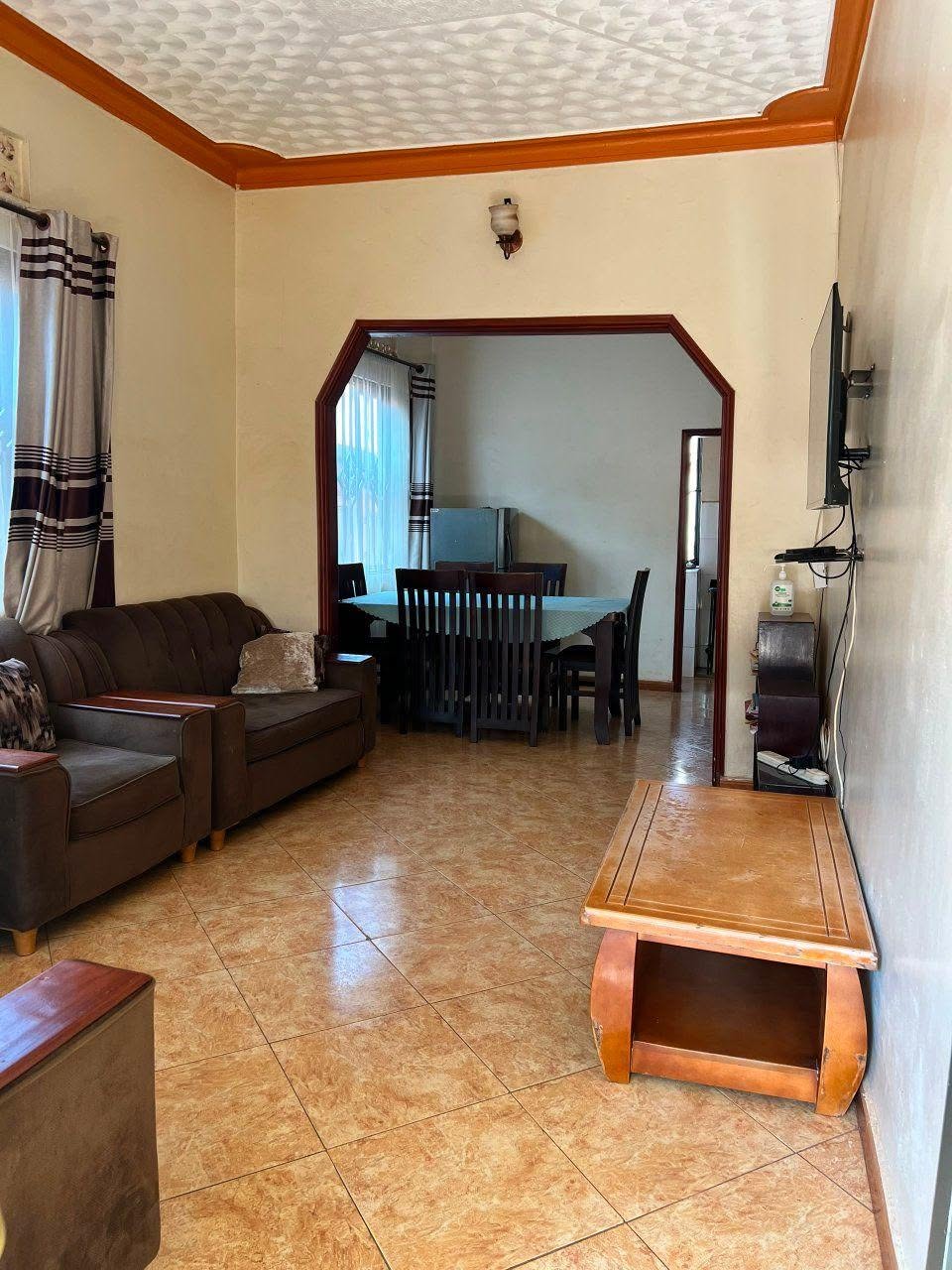 A picture of Family house