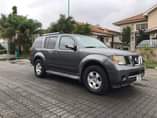 A picture of 2005 Nissan Pathfinder SE