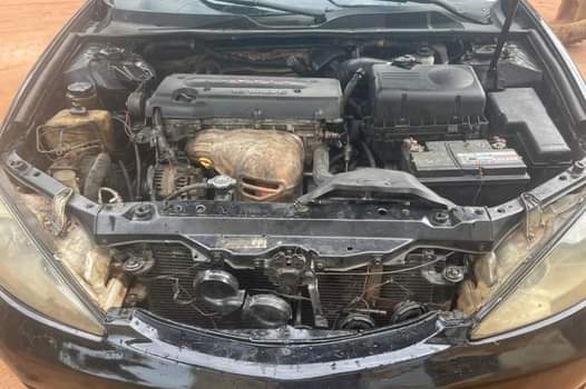 A picture of 04 Toyota Camry XLE 4 plug. Painted. Engine and gear