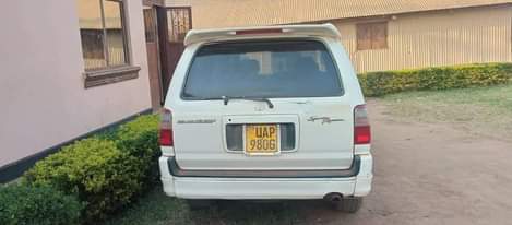 A picture of Toyota hillux surf