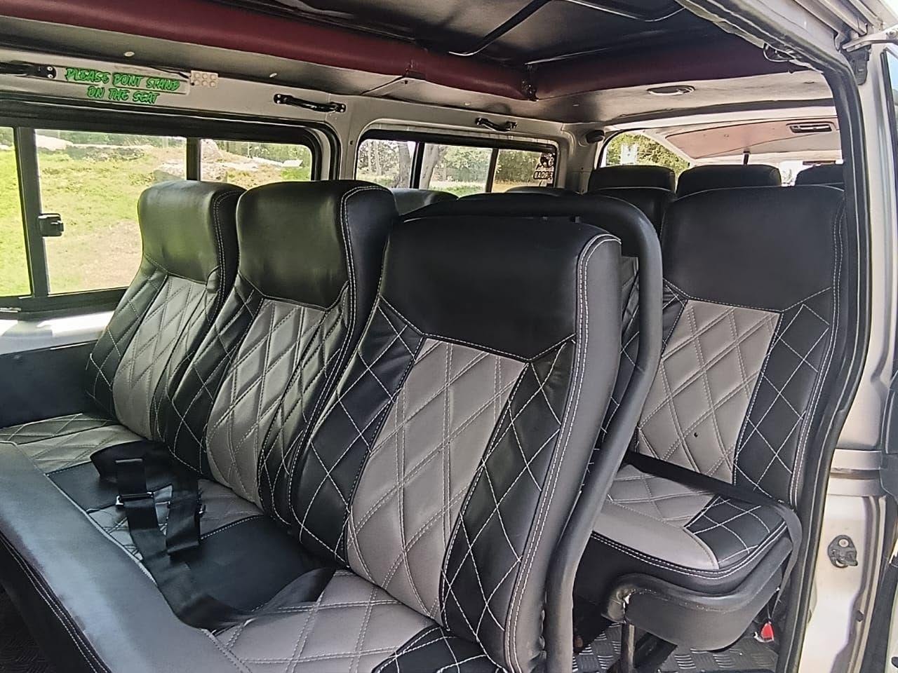 A picture of Toyota hiace super gl