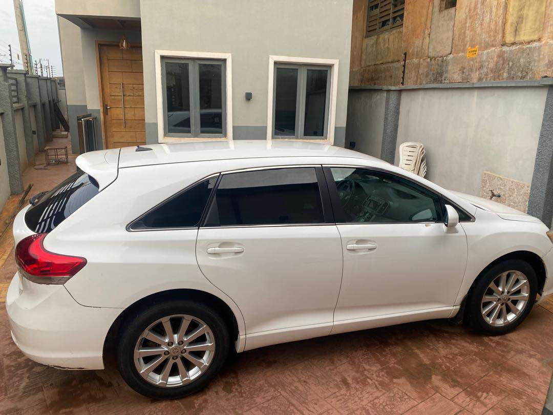 A picture of First body 2010 Toyota Venza