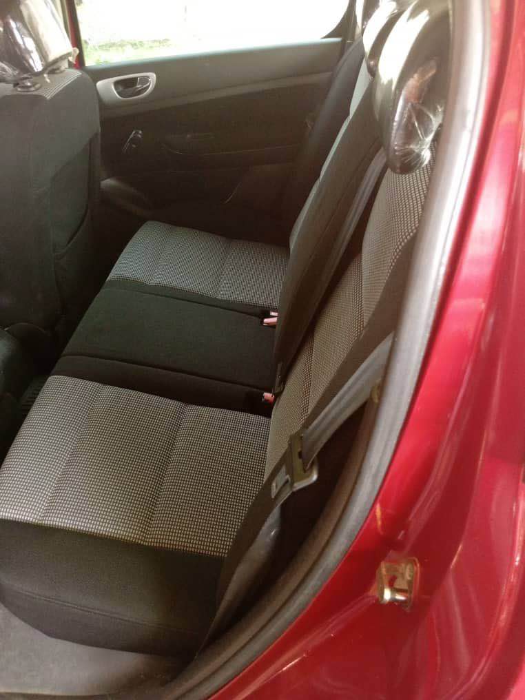 A picture of 307 peugeot