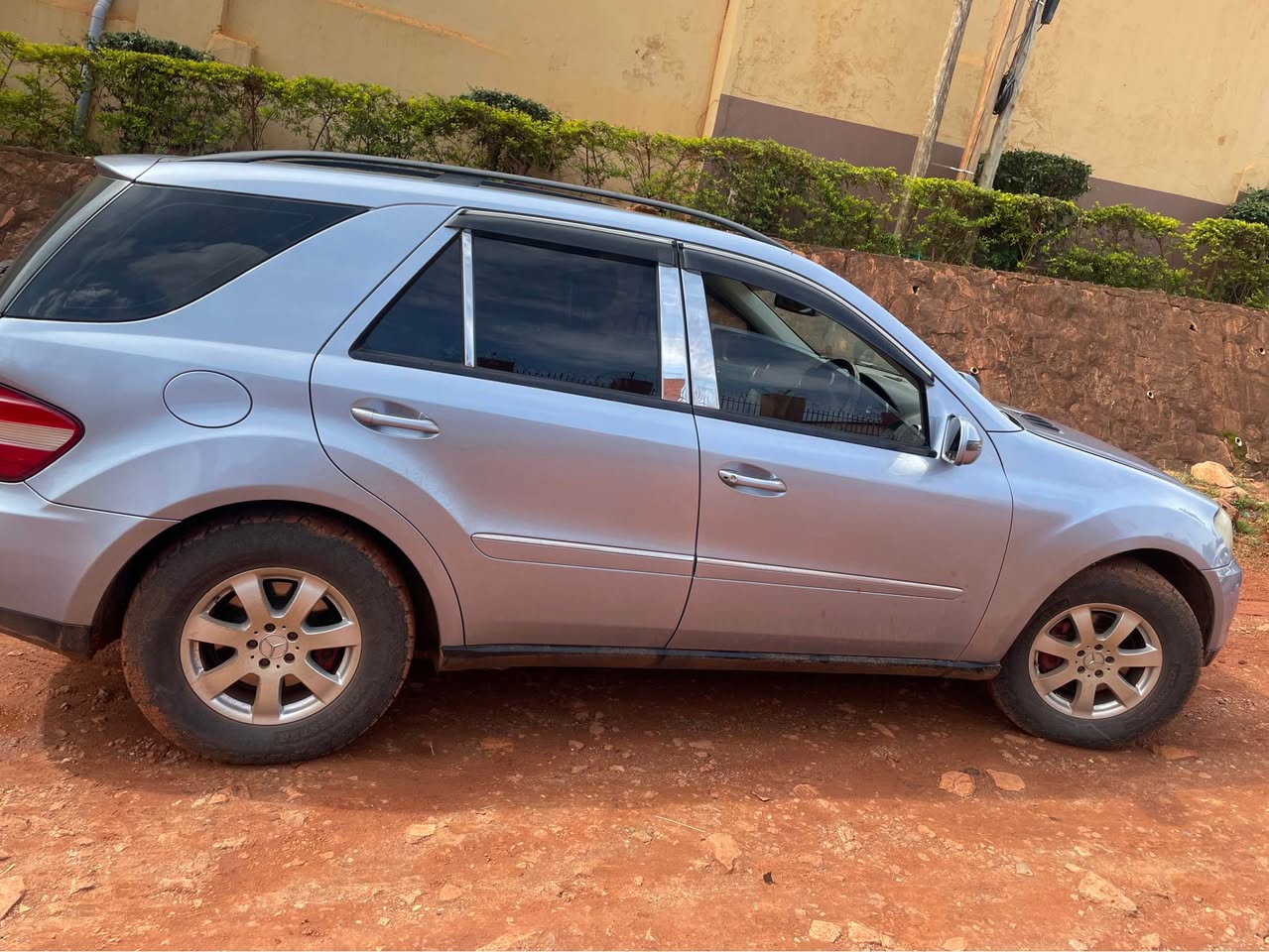 A picture of Mercedes Benz ML 350