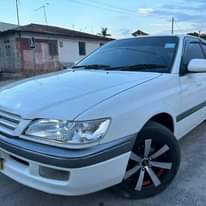 A picture of TOYOTA CORONA