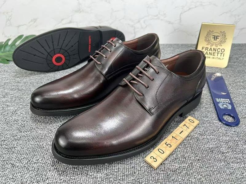 A picture of Men s shoes