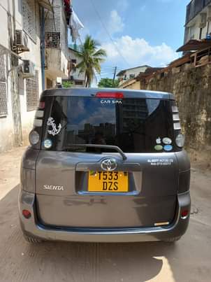 A picture of Toyota Sienta