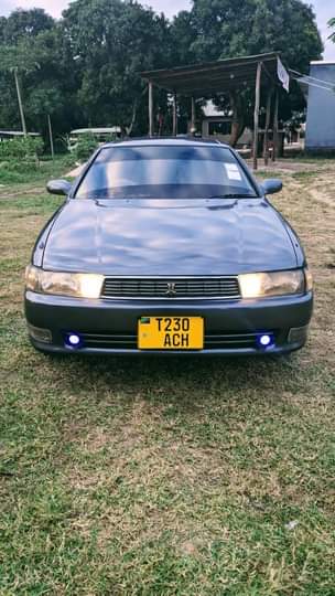 A picture of Toyota cresta Body saloon Colour dark blue Engine cc 1988