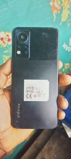 A picture of Infinix note 12