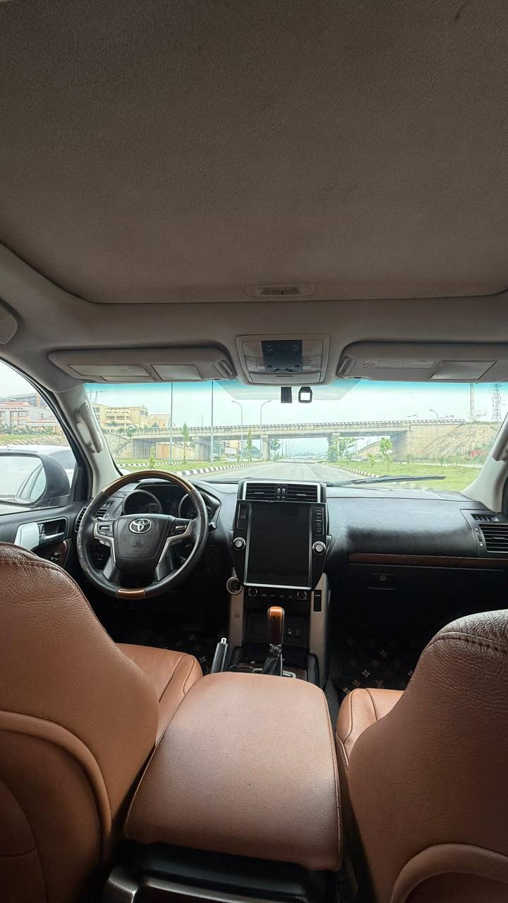 A picture of 2012 Toyota prado