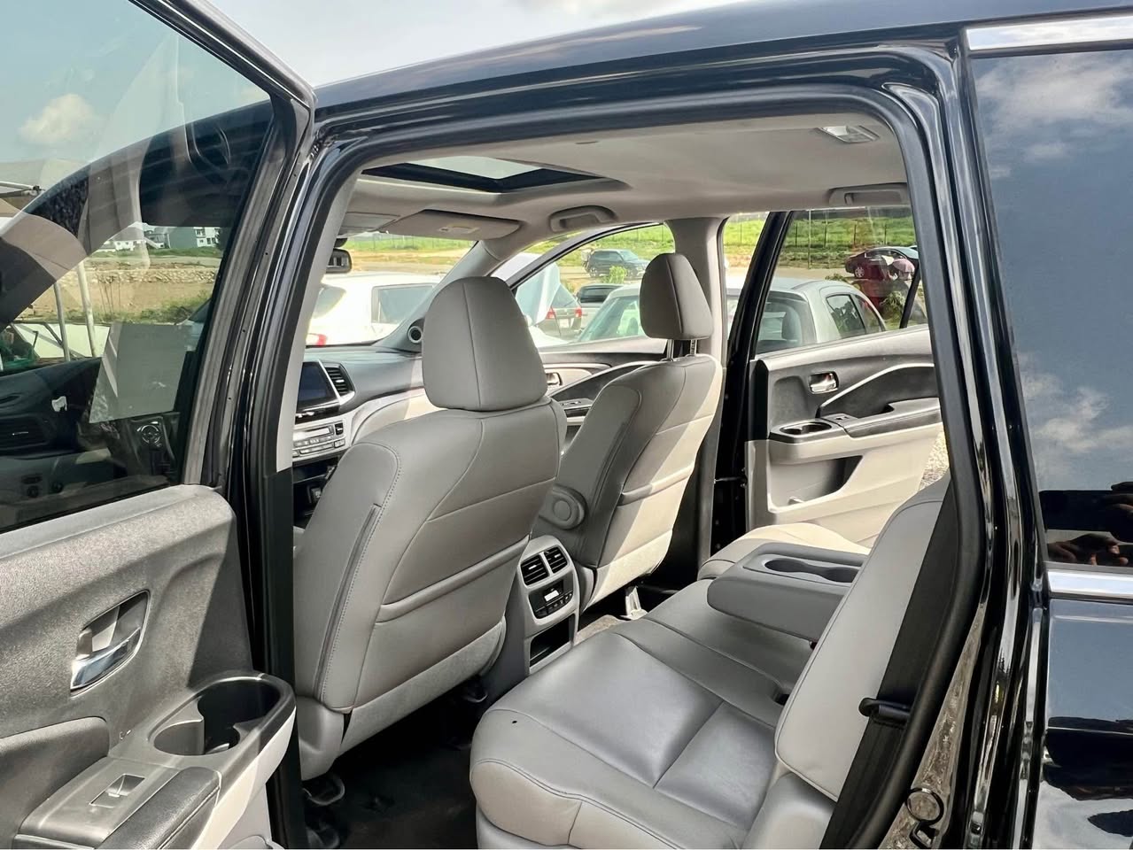 A picture of 2017 Honda Pilot EX L