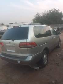 A picture of 2001 Toyota Sienna