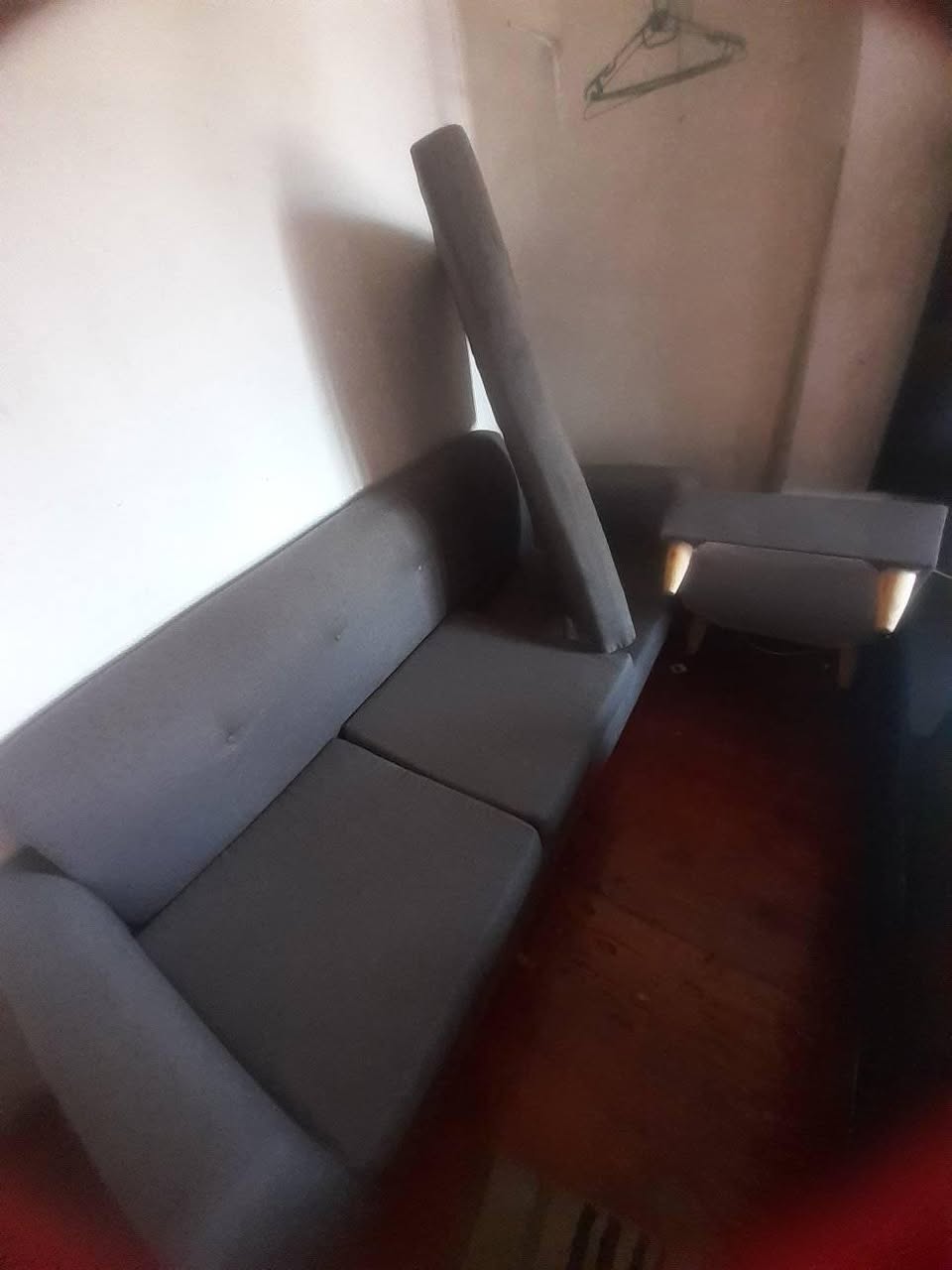 A picture of Am selling my couch