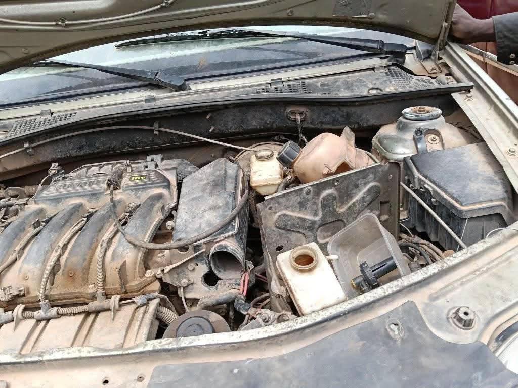 A picture of 2005 Renault 2005
