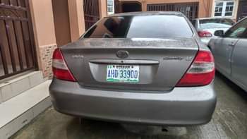A picture of Toyota camry 2004 model Serious buyers only Engine and gear