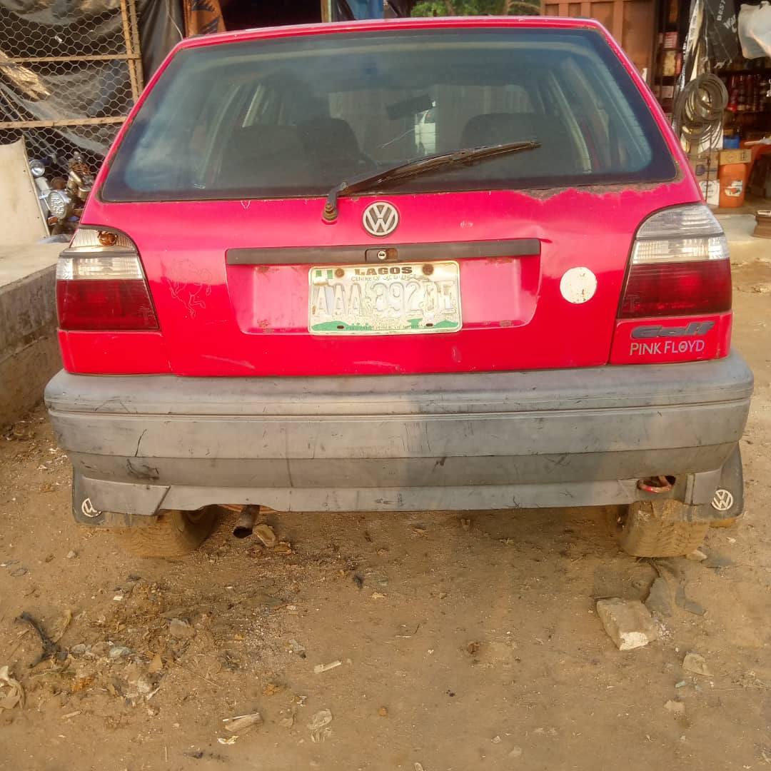 A picture of 1 5 each red golf have top noise location ABA