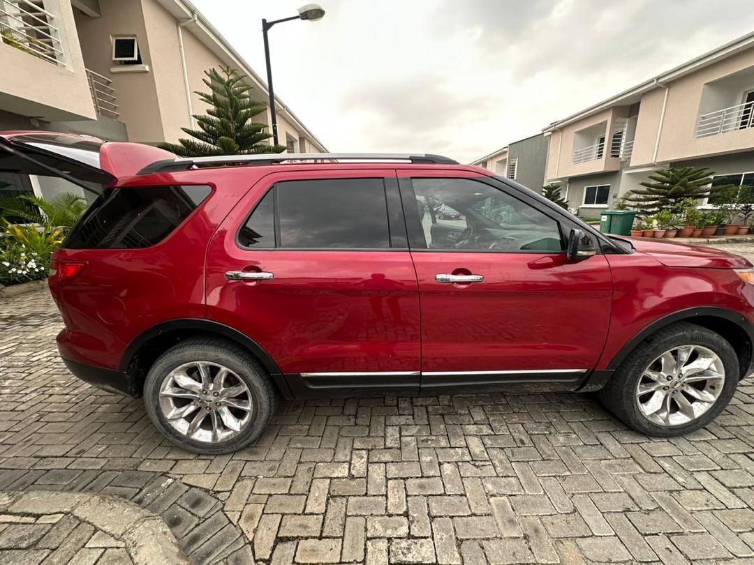 A picture of Ford explorer 2013