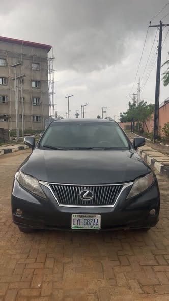 A picture of Clean Lexus RX350 untouched engine and gear 13m