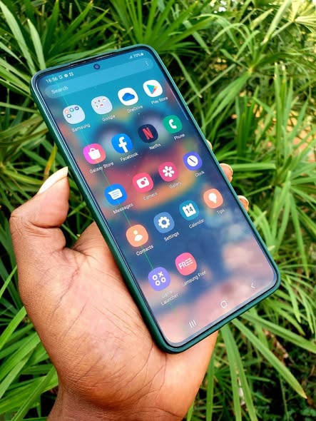 A picture of Samsung galaxy s21plus