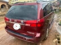 A picture of 2004 Toyota Sienna