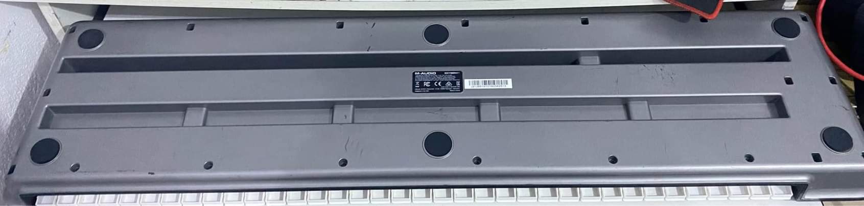 A picture of MAUDIO OXYGEN 61 MK4 MIDI CONTROLLER KEYBOAD