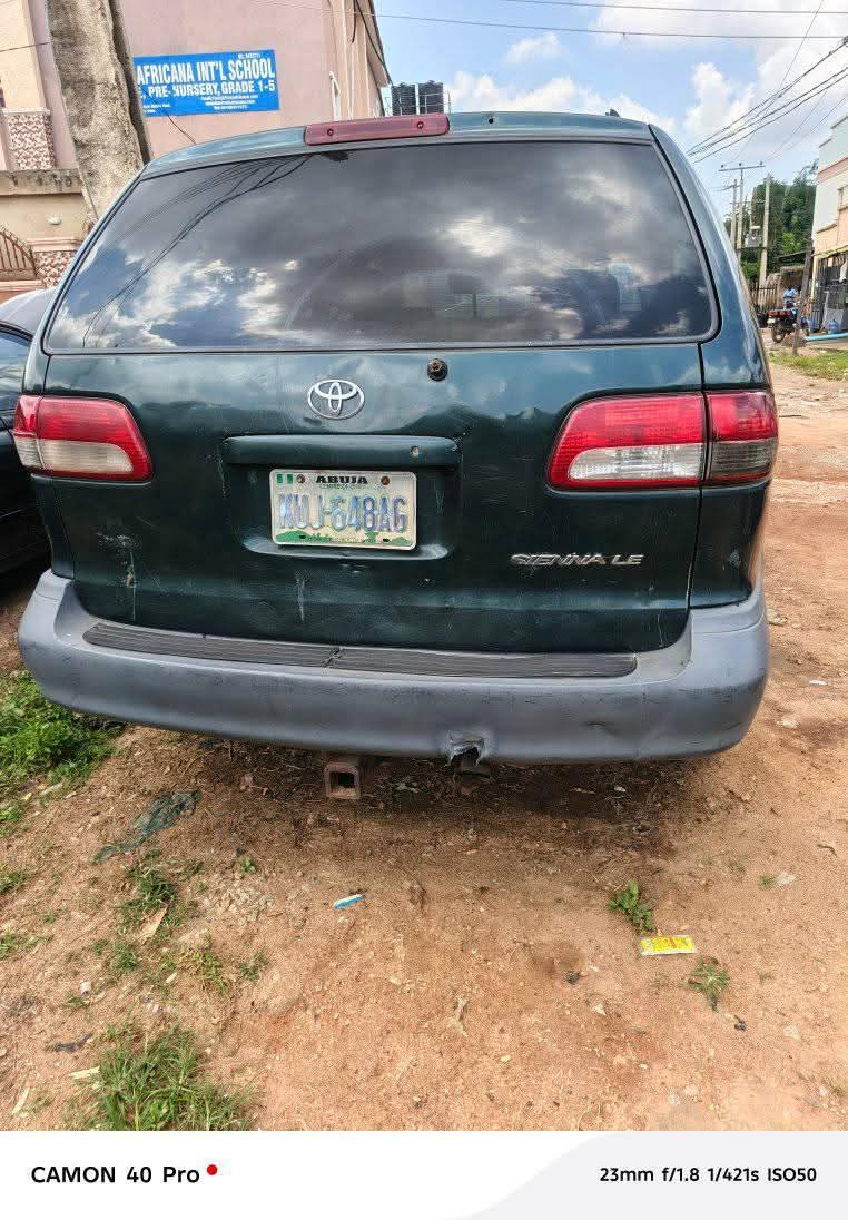 A picture of Toyota Siena