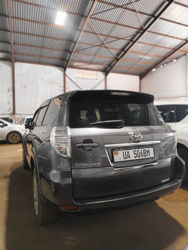 A picture of TOYOTA VANGUARD2011 MODEL7 SEATER