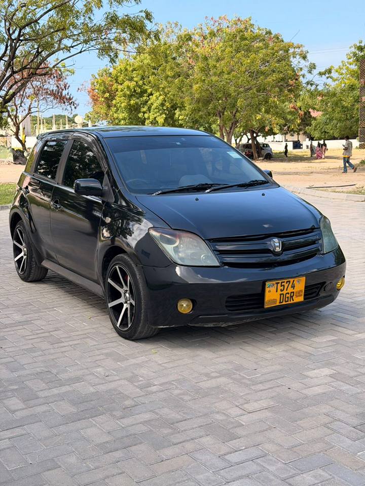 A picture of MWENYEWE ANATAKA 9ML NJOO 5BOX TUFANYE BIASHARA Piga sim 0684475008