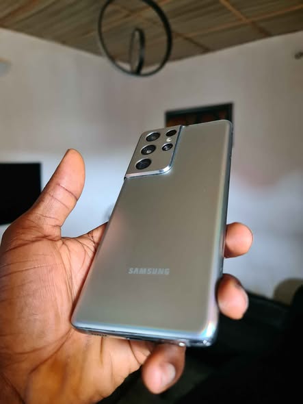 A picture of Clean Samsung s21 ultra 5G 12gb ram 256gb inbuilt Dual