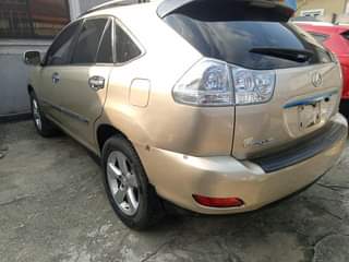 A picture of LEXUS RX330