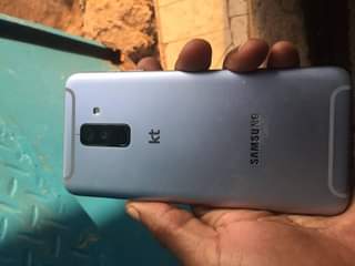 A picture of Samsung J6 plus at 160k call 0706721621 32GB 3GB 16MP