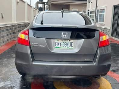 A picture of tokubo standard This is brand standard Honda crosstour 2011 model