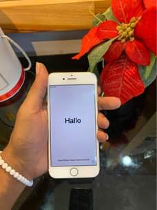 A picture of Iphone 7plain 32GB